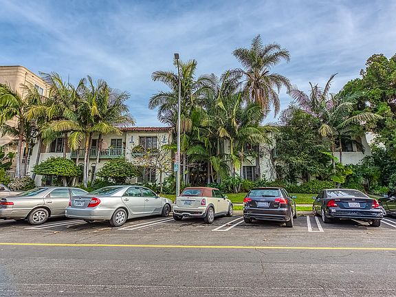 5th image of 430 S Cloverdale Ave APT 3