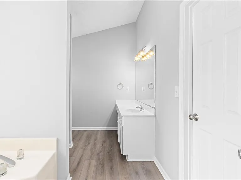 2110 Racquet Club Cir — Photo 23