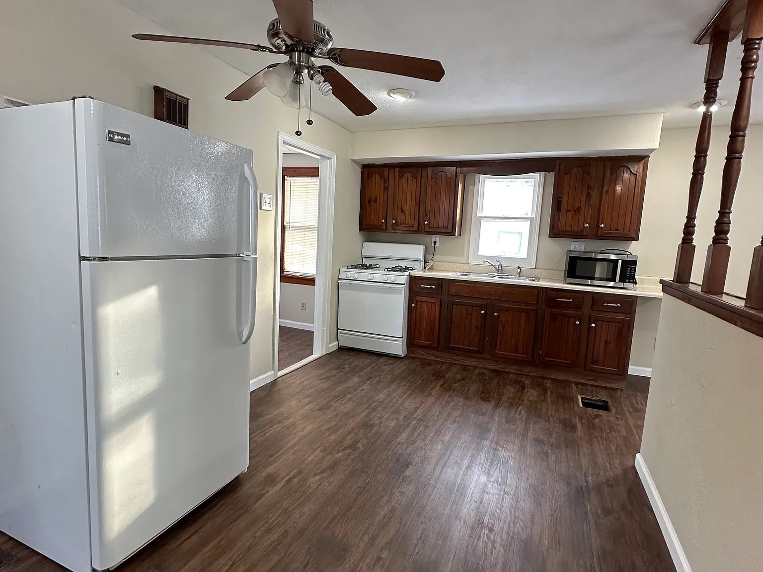 330 Harris Ln — Photo 3