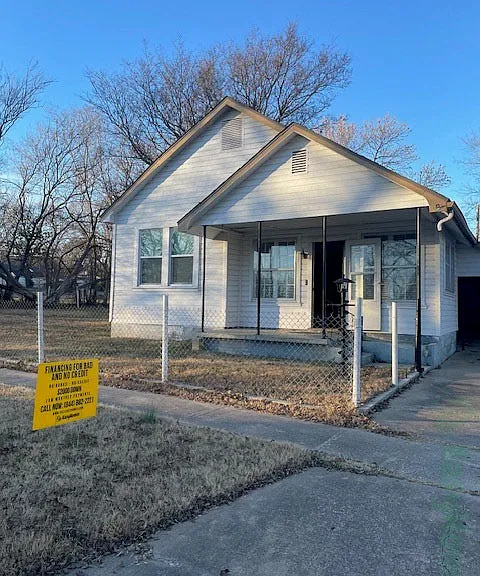 908 E Edison St — Photo 1