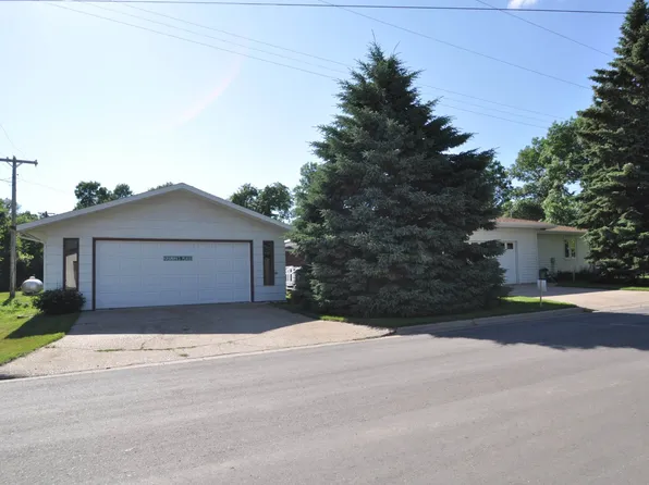 421 4th St NE, Hazen, ND 58545