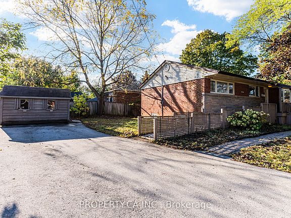 2nd image of 2302 Redfern Rd