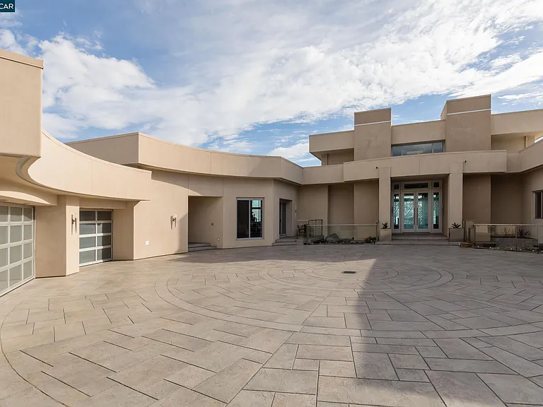 13367 Campus Dr — Photo 58