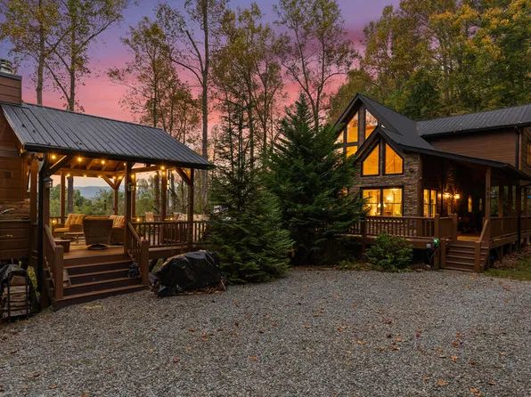 929 Overlook Rd, Blue Ridge, GA 30513