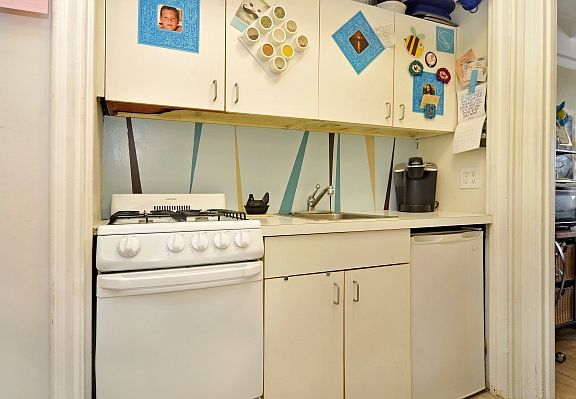 3rd image of 433 W 34th St APT 14d