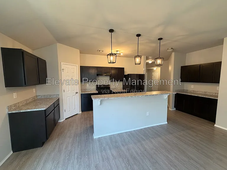 11729 NW 100th St — Photo 6