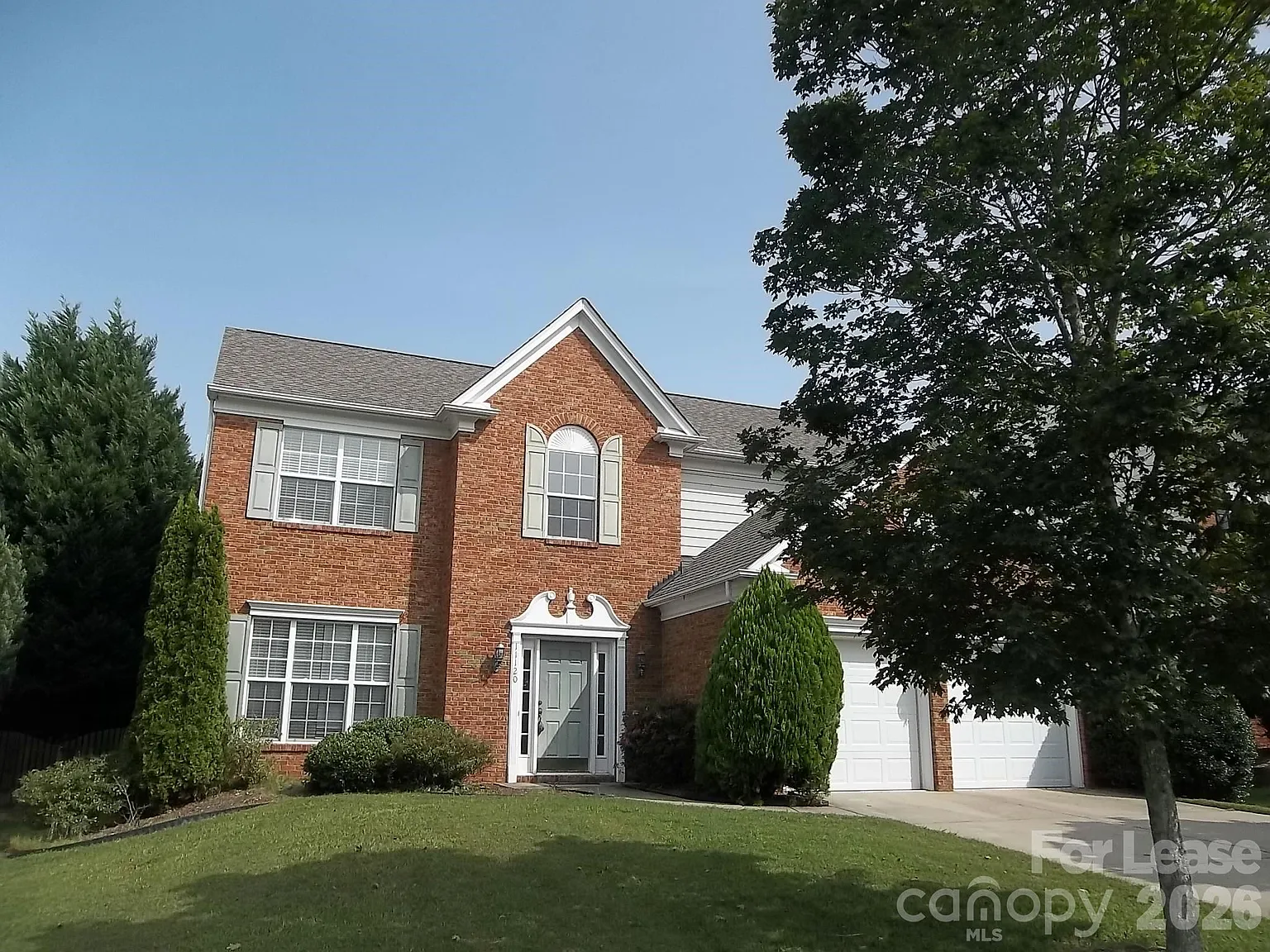 4 bed, 2.5 bath, 2442 sqft, $2,950 — Photo 2