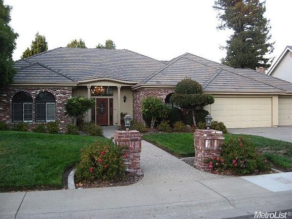 3rd image of 905 Lake Front Dr