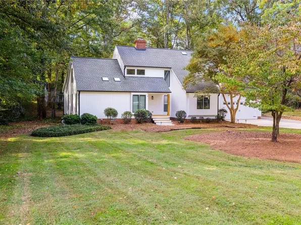 5928 Woodfield Dr, Kernersville, NC 27284