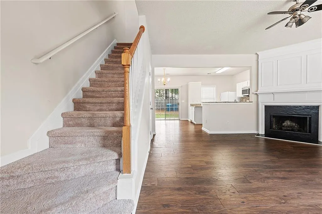 2 bed, 2.5 bath, 1428 sqft, $1,900 — Photo 4