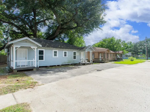 713 W Willis St, Alvin, TX 77511