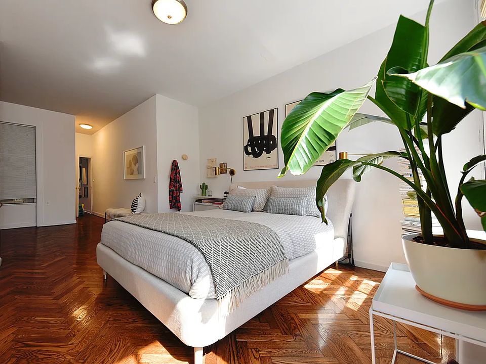 1st image of 403 W 21st St APT 4W