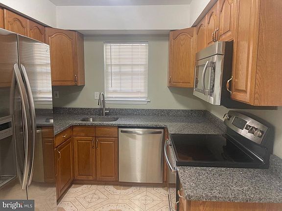 4th image of 274 Carlyn Ct