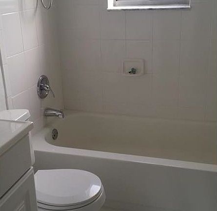 4th image of 2830 Somerset Dr APT 110N