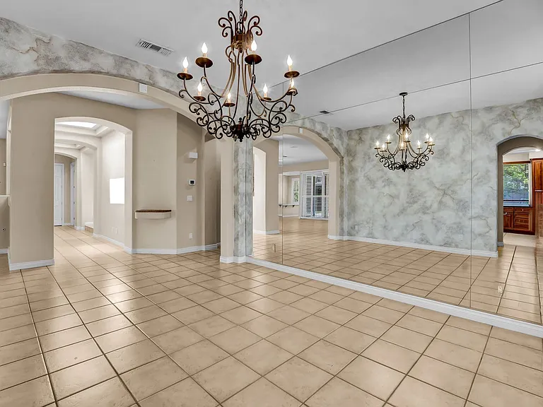 9101 Crystal Lake Ct — Photo 37