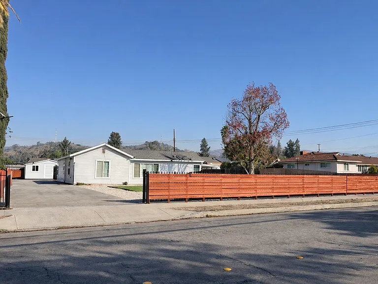 559 E Juanita Ave #A — Photo 4