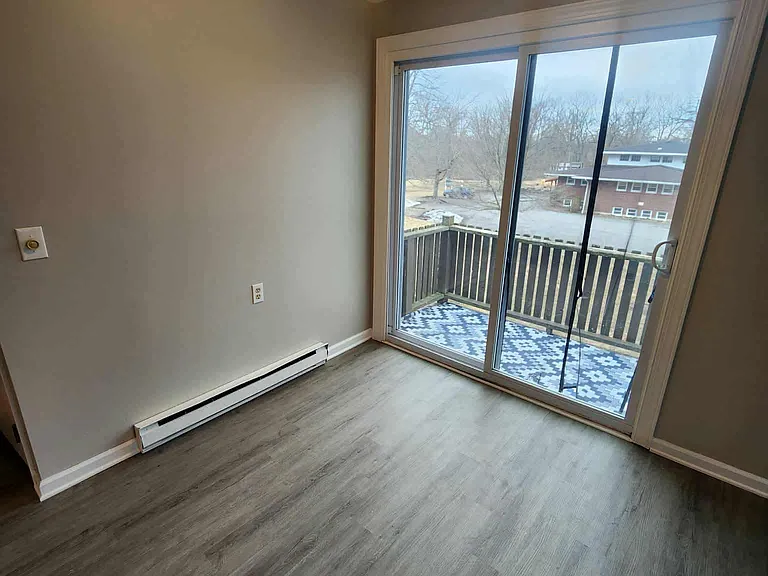 13045 Main St #6 — Photo 3