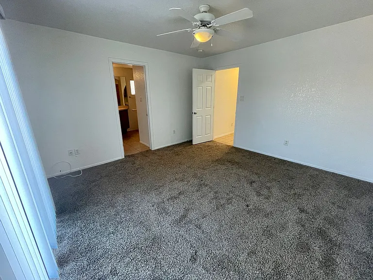 11628 E 27th Pl — Photo 7
