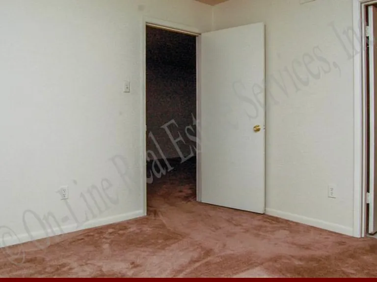 704 Wellesley Ct #D — Photo 8