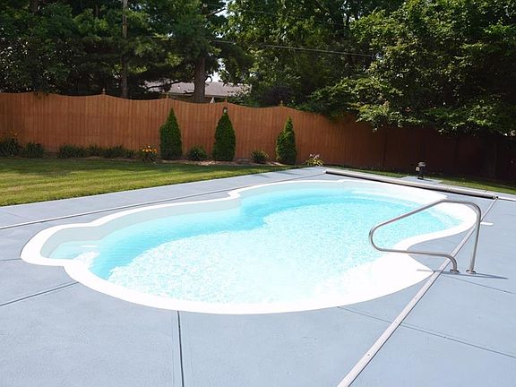 5th image of 345 Woodhill Dr