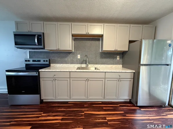 76 Summer St #4, New London, CT 06320