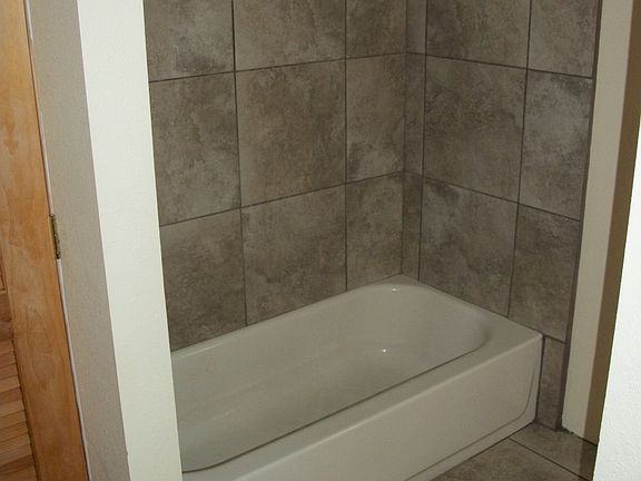 5th image of 1050 S Main St