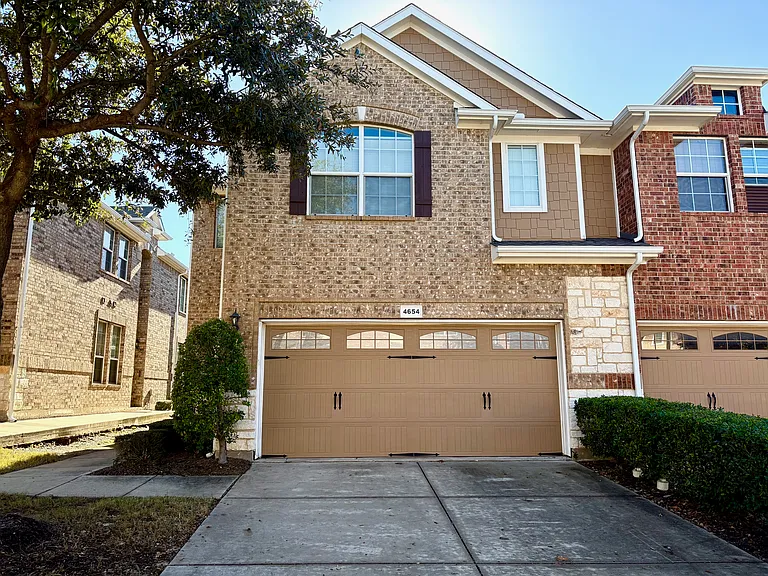 4654 Penelope Ln — Photo 2
