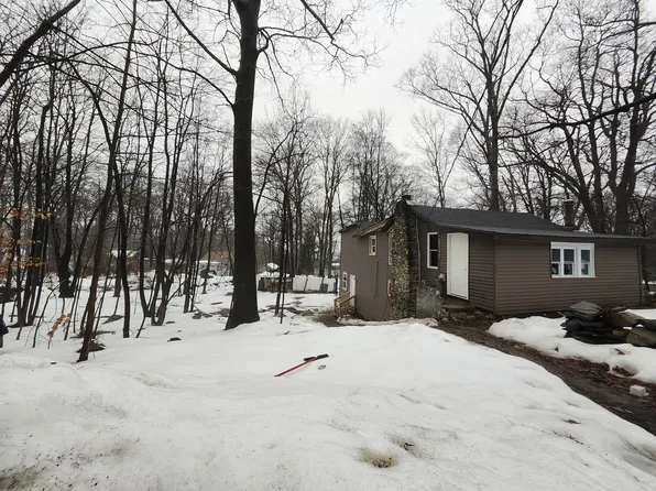 10 Woodland Cir N, Monroe, NY 10950