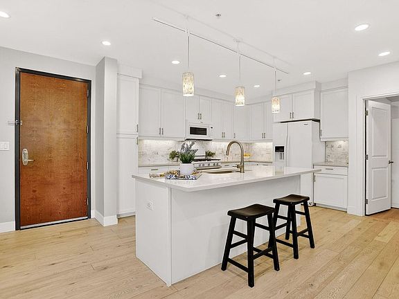 4th image of 3301 Arapahoe Ave #217