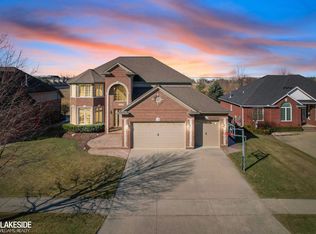 50249 Aldwych St, Macomb, MI 48044