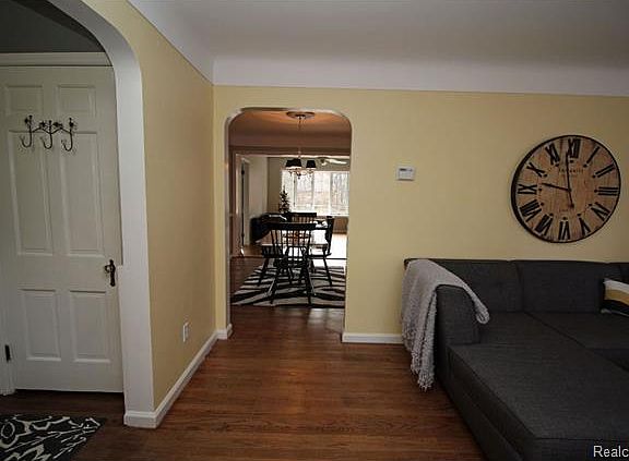 5th image of 42485 Roberta St