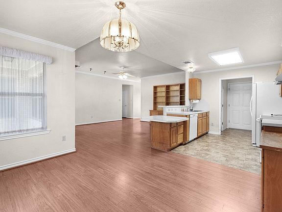 5th image of 703 Beachwood