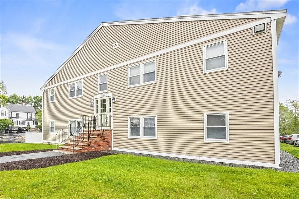 2nd image of 1524 Gorham St Unit 102