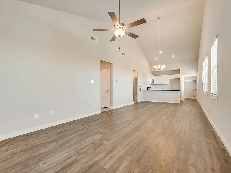 663 Wheatfield Dr — Photo 4