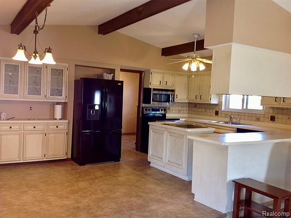 4th image of 46644 Arapahoe Dr