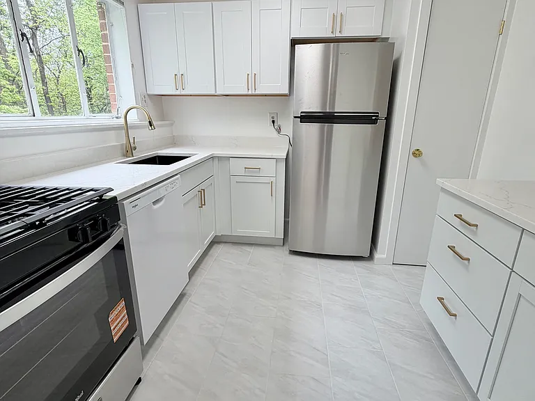 10305 Montrose Ave #101 — Photo 9