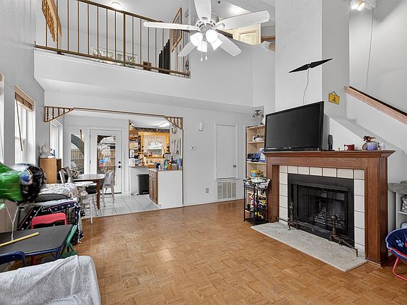 3rd image of 6813 Haltom Rd