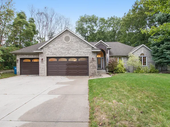 19018 Sioux Dr, Spring Lake, MI 49456
