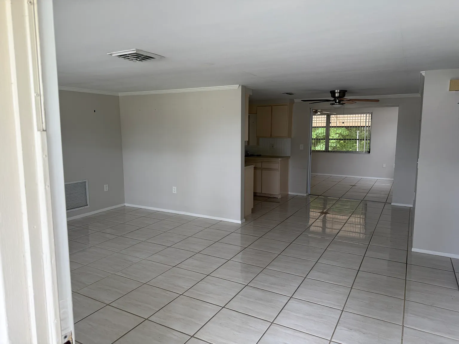 2 bed, 1.5 bath, 1392 sqft, $1,975 — Photo 4