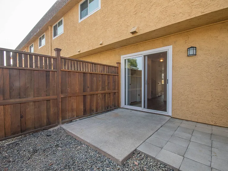 Breakwater Townhomes — Photo 18