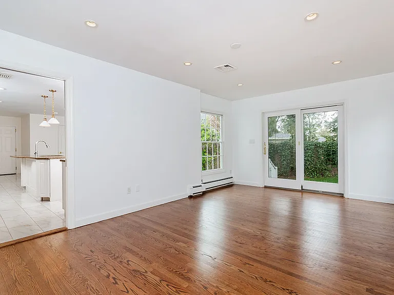 302 Sound Beach Ave — Photo 7