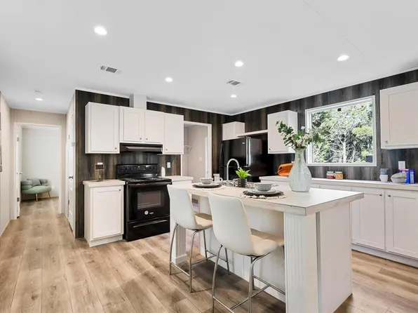 2610 Pinoak St, Granbury, TX 76048