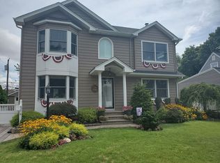 19 Hitchcock Ln, Farmingdale, NY 11735