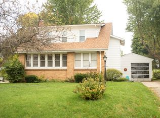 1220 Chestnut Ave, Dixon, IL 61021