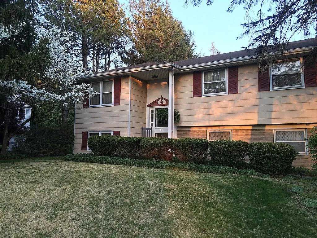 4 Broadale Ct photo 1