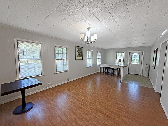 3rd image of 126 Village Ln