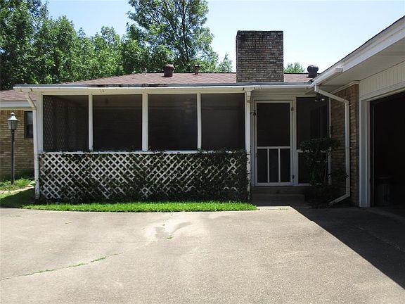 3rd image of 902 Hampshire St