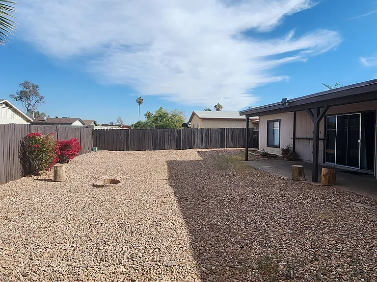 9002 W Roma Ave — Photo 27
