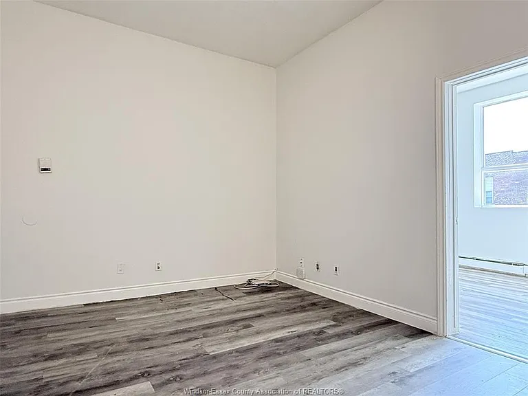 1188 Wyandotte St E #4 — Photo 7