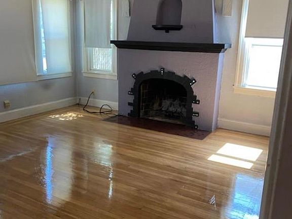 2nd image of 1883 Jewell Ct